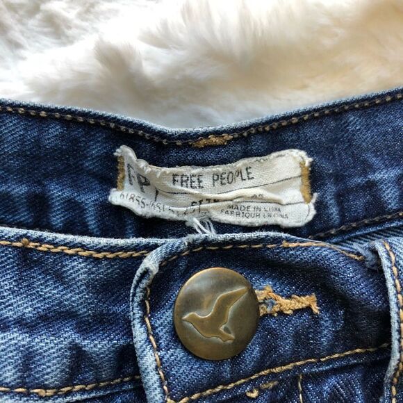 Free People Raw Hem Cut Off Shorts - Women’s 27 - Picture 3 of 5